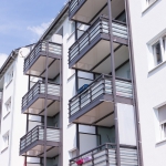 balkon-balkonanbau-balkonsystem-anbaubalkon-balkon-balkonbau-balkonsysteme-aluminiumbalkon-betonbalkon-zeitungsartikel-kassel-mommenroederstrasse_fm_031