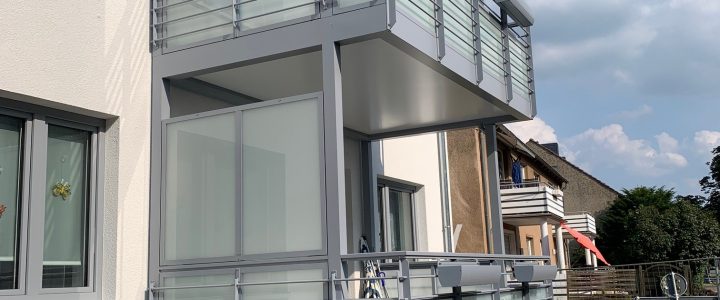 Aluminiumbalkone mit Glaswand Nienburg